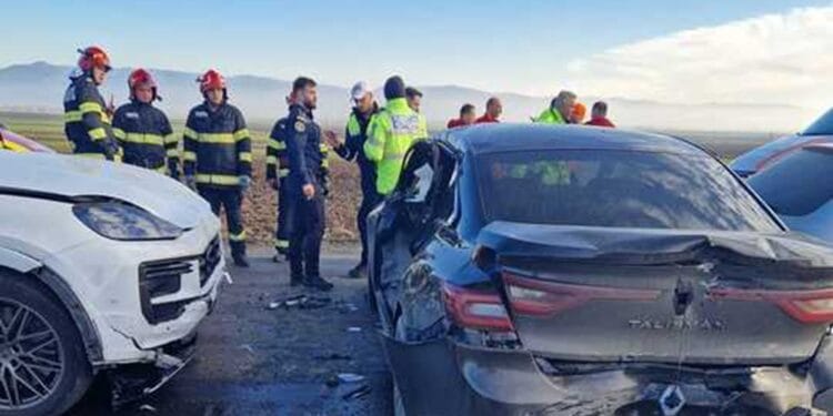 Accident cu 7 autoturisme! Cinci persoane, inclusiv un copil, transportate la spital!