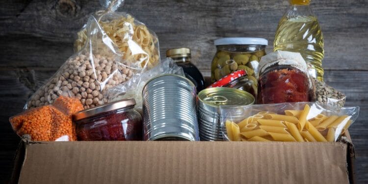 România ar putea reduce risipa alimentară! Comercianții propun separarea datei de vânzare de cea de consum!