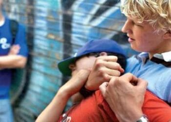 Bătaie între doi adolescenți! Totul s-a întâmplat într-o autogară! Unul dintre protagoniști avea un pumnal!