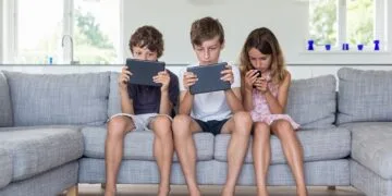 Psiholog: Accesul necontrolat la rețelele sociale distruge sănătatea mintală a copiilor