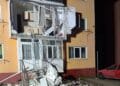 Explozie devastatoare într-un bloc! O femeie a fost aruncată de pe balcon și a ajuns la spital în stare critică