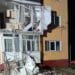 Explozie devastatoare într-un bloc! O femeie a fost aruncată de pe balcon și a ajuns la spital în stare critică