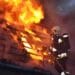 Incendiu la acoperișul unei clădiri! 30 de persoane, printre care 12 copii, s-au autoevacuat!