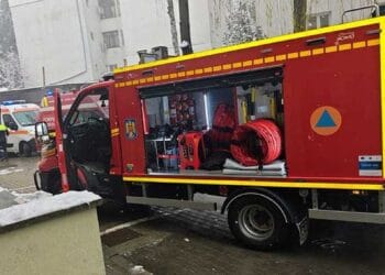 Incendiu într-un apartament! Proprietara transportată la spital, cauza probabilă, acțiune intenționată!