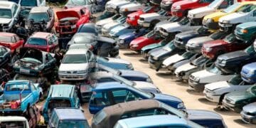 Avalanșă de radieri auto înainte de majorarea taxelor. Mii de șoferi renunță la mașini din cauza impozitelor mai mari