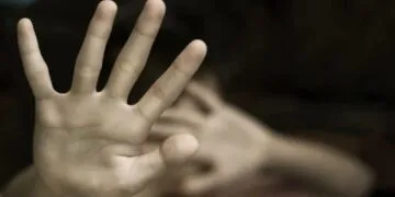 Caz șocant! Doi tineri reținuți pentru viol asupra unei minore și pornografie infantilă. Imaginile au fost distribuite online!
