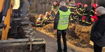 Tragedie! Un muncitor a murit îngropat sub un mal de pământ în timp ce lucra la canalizare