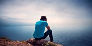 Paradoxul singurătății: cei mai săraci oameni ai lumii sunt și cei mai singuri! Un mit demontat: singurătatea nu este boala lumii bogate