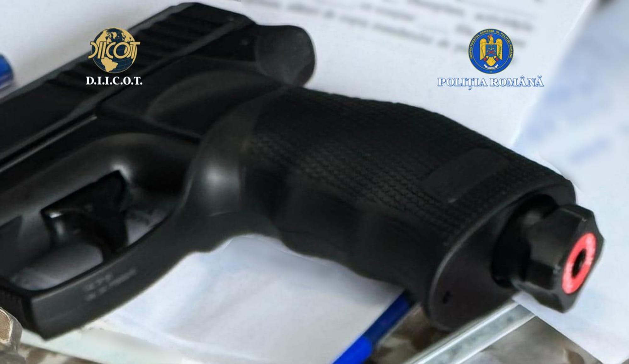 Agenți de penitenciar, reținuți de DIICOT pentru trafic de droguri de mare risc. Substanțe și telefoane mobile, introduse ilegal în celule