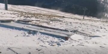 Viscolul a distrus cabinetul medical Salvamont de pe vârful Păpușa! A ”măturat” containerul ca pe un fulg!