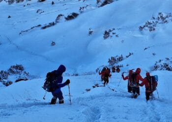 Misiune extremă în Munții Făgăraș: patru turiști salvați după 8 ore de intervenție în viscol, la Refugiul Călțun