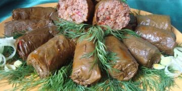 Sarmale în foi de viță, între istorie și gust! Rețeta clasică a unui preparat cu rădăcini milenare!