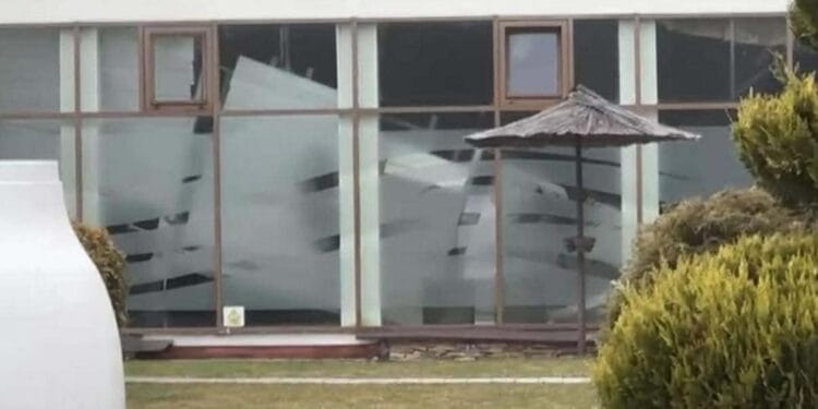 Tavan prăbușit peste piscina unui hotel de lux! Planul Roșu activat, mai mulți copii transportați la spital!