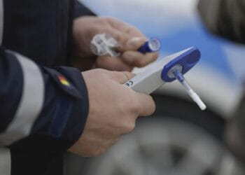 Șofer prins cu 201 km/h pe Autostradă, confirmat cu consum de droguri după analize. Amendă uriașă și permis suspendat!