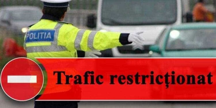 Alunecare de teren! Trafic restricționat pe un drum foarte tranzitat! Polițiștii recomandă circulația cu prudență! 