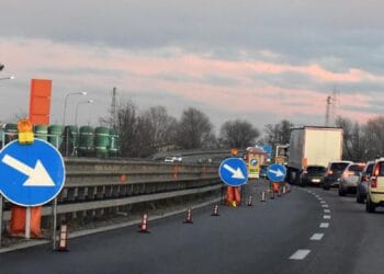 MAE: Restricții pentru camioanele de peste 12 tone pe anumite autostrăzi în perioada sărbătorilor de iarnă!