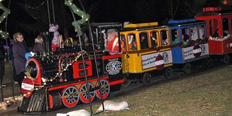 Incident la un Târg de Crăciun! O femeie de 72 de ani a fost operată după ce a fost lovită de trenulețul electric! VIDEO.