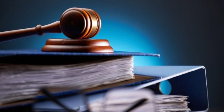 Fraudă informatică de aproape 1,5 milioane de lire sterline! Două persoane trimise în judecată în stare de arest preventiv!