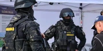 Bărbat urmărit internațional pentru omor, reținut în Marea Britanie după ce a ucis un tânăr și copilul acestuia!