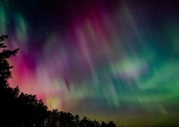 Spectacol pe cer! Luminile care dansează între mit și știință!