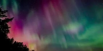 Spectacol pe cer! Luminile care dansează între mit și știință!