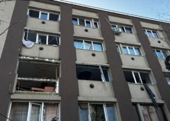 Explozie într-un bloc! Structura de rezistență este sigură, zeci de locatari nu se pot întoarce în case
