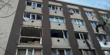 Explozie într-un bloc! Structura de rezistență este sigură, zeci de locatari nu se pot întoarce în case