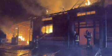 Incendiu devastator! O gospodărie mistuită de flăcări, o butelie a explodat, o persoană rănită!