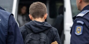 Statul a intervenit după crimă! Minorul de 13 ani, scos din familie. Părinții, cu drepturile suspendate!