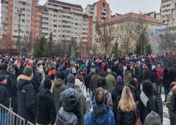 Protest masiv! Peste 2.000 de oameni cer reducerea taxelor și acuză abandonarea categoriilor vulnerabile!