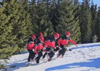 Avalanșă de accidente pe pârtii! Peste 100 de intervenții Salvamont în 24 de ore. Turistă aruncată de teleschi, cu coloana fracturată!