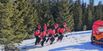 Avalanșă de accidente pe pârtii! Peste 100 de intervenții Salvamont în 24 de ore. Turistă aruncată de teleschi, cu coloana fracturată!