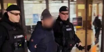 Bărbat prins cu spray iritant și cuțit în zona gării! Acum este cercetat penal!