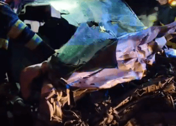 Tragedie pe Autostradă! O tânără de 26 de ani a murit după ce a intrat într-un camion derapat!