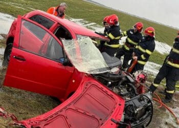 Accident grav! Trafic blocat, o persoană a murit după ce a rămas încarcerată