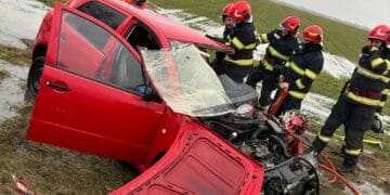 Accident grav! Trafic blocat, o persoană a murit după ce a rămas încarcerată