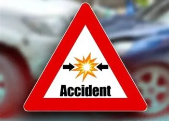 Autospecială de Poliție, lovită în plină misiune! Un agent rănit după ce un șofer nu a acordat prioritate