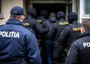 Percheziții DIICOT la o instituție publică și la domiciliul unui suspect, într-un dosar de pornografie infantilă și corupere sexuală a minorilor