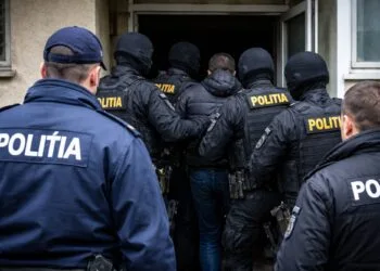 Percheziții DIICOT la o instituție publică și la domiciliul unui suspect, într-un dosar de pornografie infantilă și corupere sexuală a minorilor