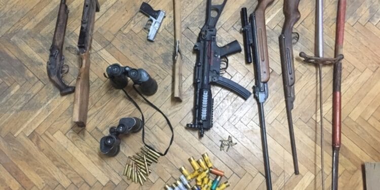 Arsenalul ilegal, sub lupa poliției: Mii de arme scoase din circulație, tone de muniție și explozivi confiscate într-un an