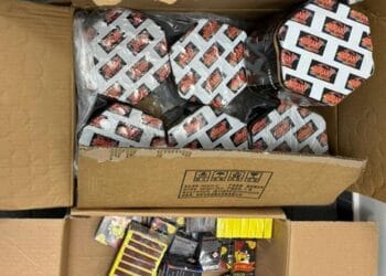 Pericol! Peste 2.500 de articole pirotehnice ilegale confiscate de jandarmi, ascunse și în genți de livrări!