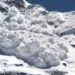 Avalanșă uriașă declanșată accidental de doi schiori!