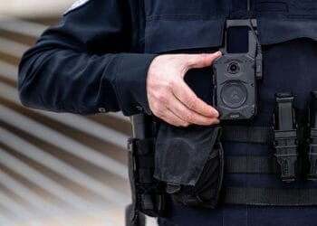 Polițiștii locali vor purta camere video. Legea a fost promulgată de președintele Nicușor Dan