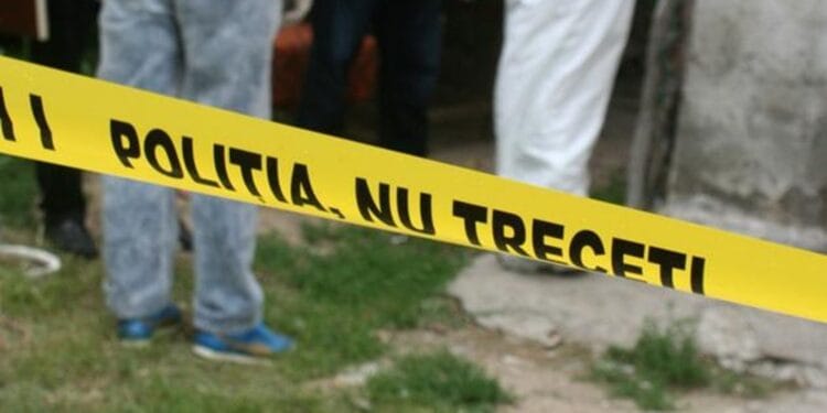 Accident grav! Un autoturism strivit de un stâlp de electricitate, șoferul rănit