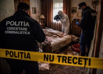 Descoperire macabră! Osemintele unui bătrân, mort din 2023, găsite într-un pat din propria locuință!