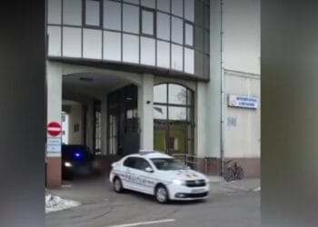 Groază! Doi oameni fără adăpost uciși cu cruzime într-o clădire abandonată! Criminalul a dormit lângă ei! 