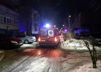 Explozie într-un bloc! Două persoane rănite și 20 de locatari evacuați