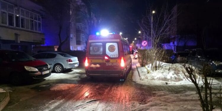 Explozie într-un bloc! Două persoane rănite și 20 de locatari evacuați