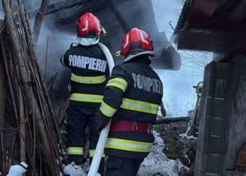 Miracol în mijlocul flăcărilor: o bătrână de 93 de ani s-a salvat singură dintr-un incendiu