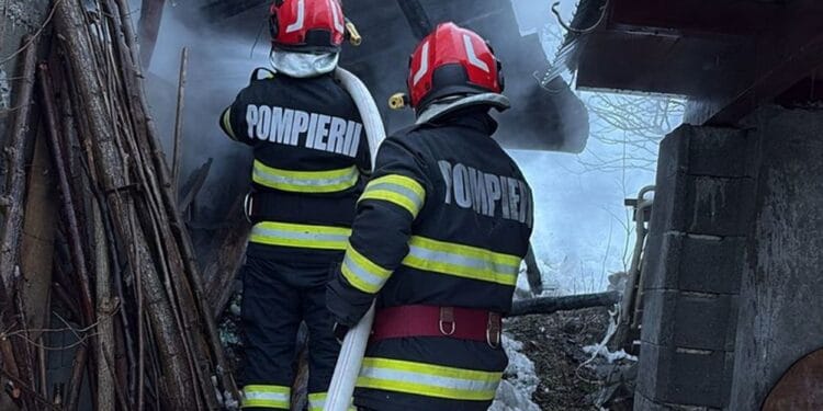 Miracol în mijlocul flăcărilor: o bătrână de 93 de ani s-a salvat singură dintr-un incendiu